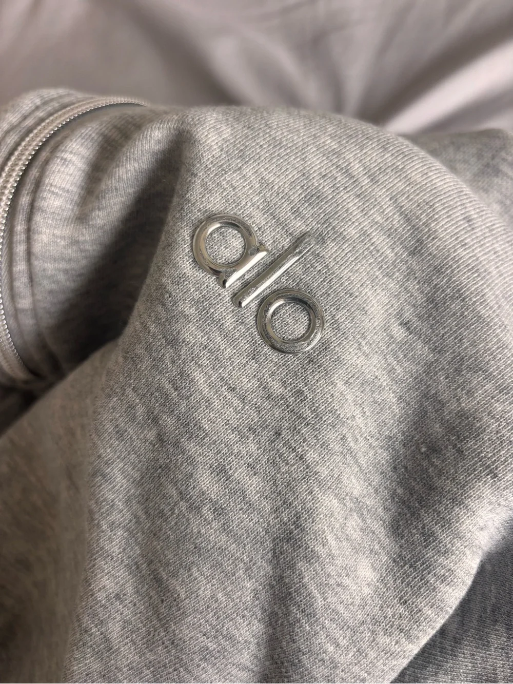 ALO Yoga Accolade 1/4 Zip Pullover Athletic Heather Grey Quarter Zip Sweatshirt